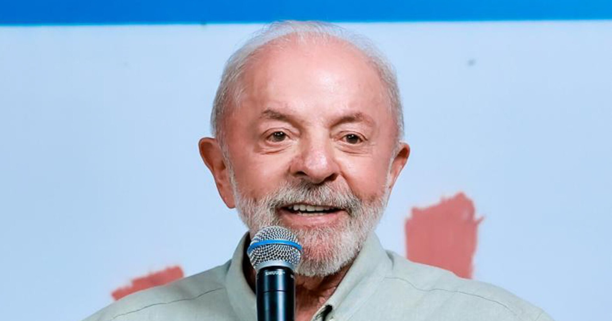 Presidente Lula discursando.